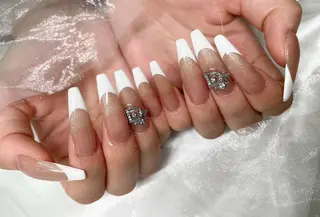 ネイル Roi〈ロア〉 Yunaのネイルデザイン