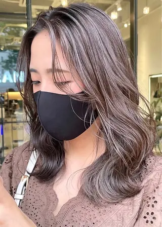 ミディアム 都筑 莉佳子のヘアスタイル