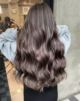 カラー KAEDE🌺Wカ ラー/ホワイトカラーのヘアスタイル