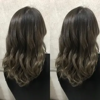 セミロング カラー 小栗 麻衣のヘアスタイル