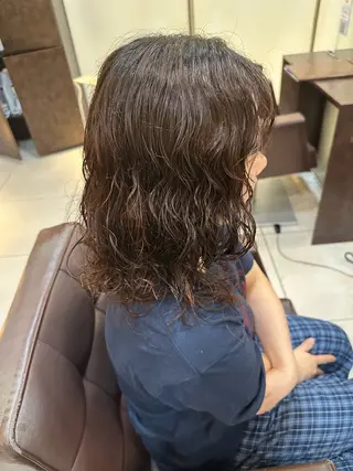 ミディアム パーマ 海外風センターパート 健人のヘアスタイル