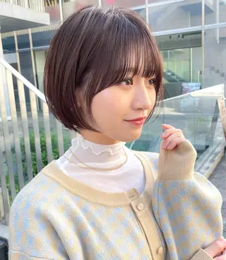 ショート レイヤー・カット モデル・透明感カラーのヘアスタイル