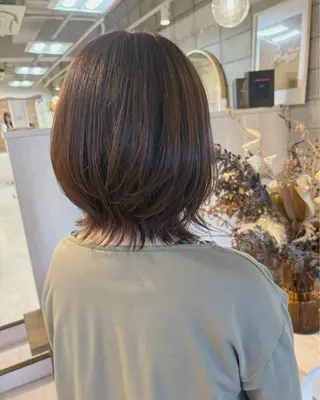 ミディアム 中村 潮音のヘアスタイル