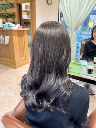 ロング 透け感カラー🌿 小島 りなのヘアスタイル