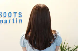 ミディアム カラー ROOTS martinのヘアスタイル