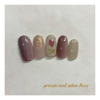 ネイル 🌹 𝕄𝕒𝕚のネイルデザイン