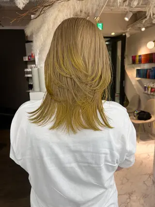 ミディアム ブリーチ/ウルフ ハッシュカット/石山のヘアスタイル