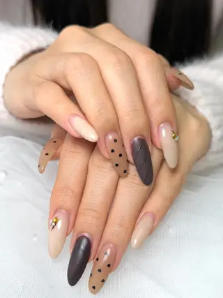 ネイル 池袋Uni nail 上品シンプルデザインのネイルデザイン