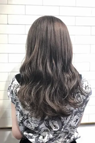 セミロング カラー 髪質改善⌇透明感 カラー⌇川上葵のヘアスタイル
