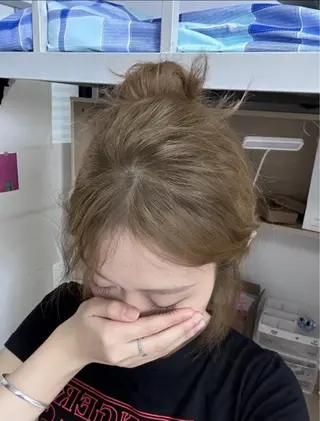 カラー 韓国風レイヤーカラー ライムのヘアスタイル