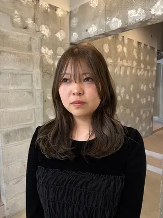 ミディアム riko／ SYS by fitのヘアスタイル