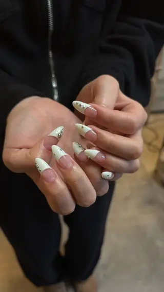 ネイル しおん🎶｜ひと 癖ニュアンス｜個性派のネイルデザイン