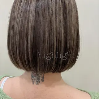 ショート カラー ぱつっとボブ/ 小野あかねのヘアスタイル
