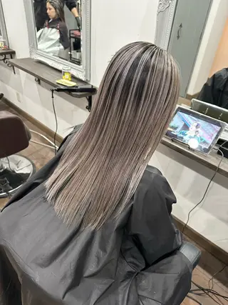ロング バレイヤージュ 隅中秀弥のヘアスタイル