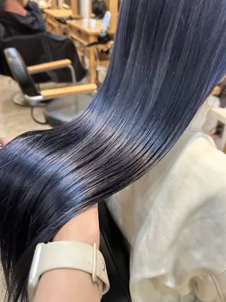 ロング ブリーチなしベージュ カラー佐藤華厘のヘアスタイル