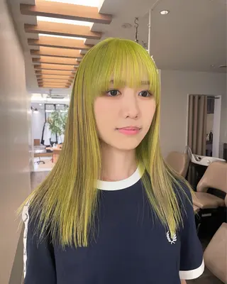 セミロング カラー リカ/ハイトーン ・オリーブ🍀のヘアスタイル