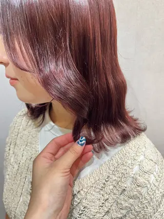 ミディアム カラー ミジュ/ ハイトーンのヘアスタイル