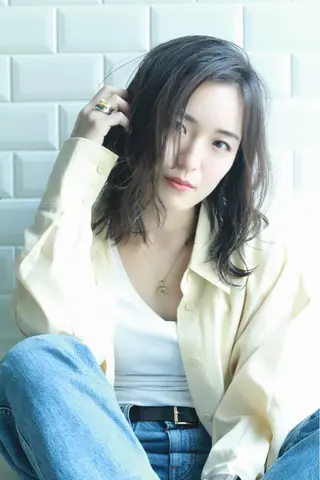 ミディアム カラー 丸茂 聖名のヘアスタイル