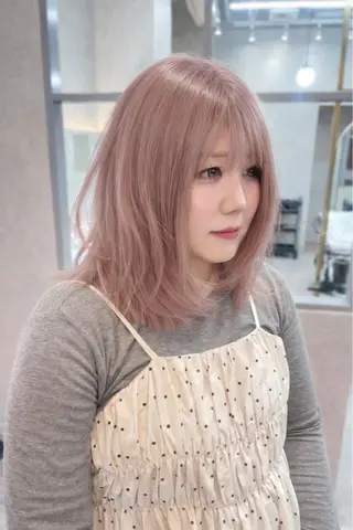 ミディアム カラー Lond Le'a /ハイトーンカラーのヘアスタイル