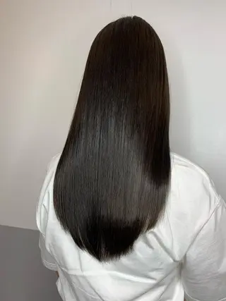 ミディアム トップ スタイリストのヘアスタイル