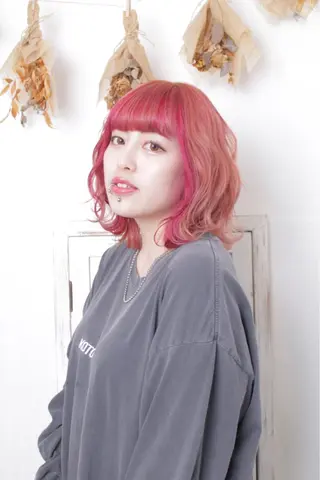 ミディアム カラー パーマ ヘアアレンジ 推し活専用 【派手髪】飯野ゆかりのヘアスタイル