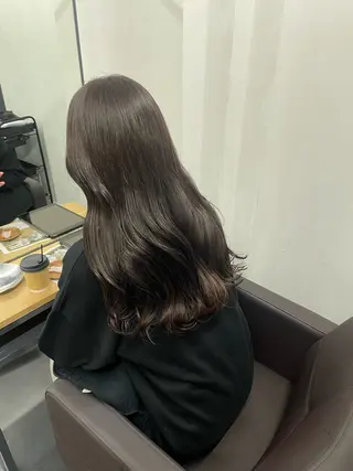 ロング カラー カリン/ カット・ブリーチのヘアスタイル