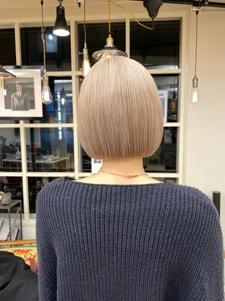 セミロング ⭐ハイトーンブリーチ ミルクティーピンクのヘアスタイル