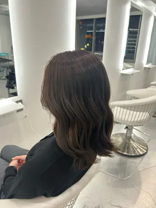 ミディアム あやめ🪽 オリーブ/ハイトーンのヘアスタイル