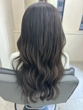 ロング 腰越 麻奈のヘアスタイル