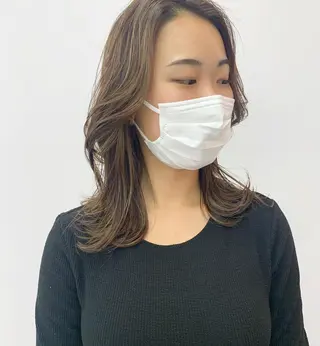 ミディアム オチ ハナのヘアスタイル