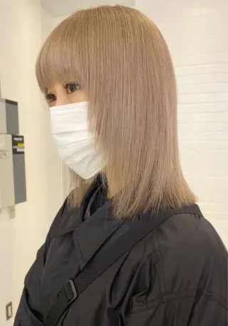 ミディアム カラー ヘアアレンジ 🎨ハイトーン/ 切りっぱなし みつきのヘアスタイル