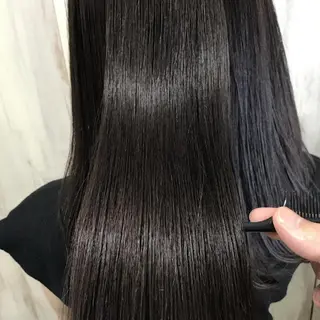 ロング カラー AnFye une qatllのヘアスタイル