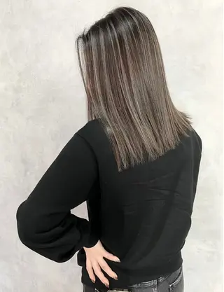 ミディアム ROI 【ロイ】のヘアスタイル