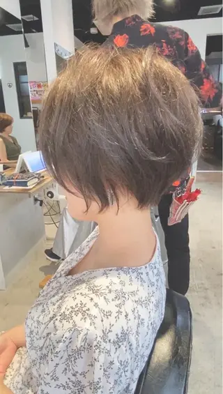 ショート カラー レイヤーカット/前髪 顔まわり/大田哲也のヘアスタイル
