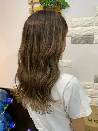 ロング カラー 大人デザイン 🍃MORIKA🍃のヘアスタイル