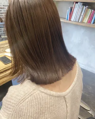 ミディアム カラー conne& ririのヘアスタイル