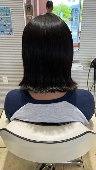 ショート momb 折戸結菜のヘアスタイル