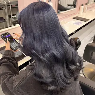 カラー 韓国🇰🇷トレンド レイヤーカット🩶のヘアスタイル