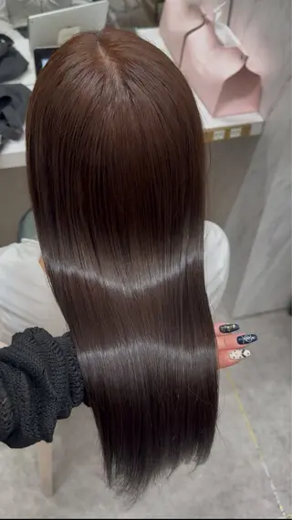 ロング Nanami / ベージュ/グレージュのヘアスタイル