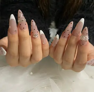 ネイル ＼近畿大学／近く🦢 Swanのネイルデザイン