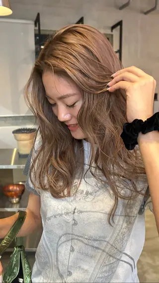 セミロング KIZUKI所属・yara reinのヘアスタイル