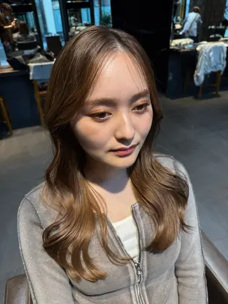 ロング 齊藤政太 顔周り カット 透明感カラーのヘアスタイル