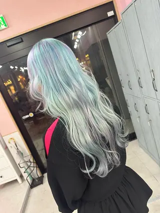 ロング カラー 2次元カラー/ ブリーチMANATOのヘアスタイル