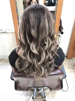 セミロング カラー 100%髪質改善特化 TRUNSのヘアスタイル