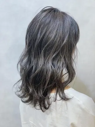 ミディアム カラー MOU namba ムウナンバのヘアスタイル