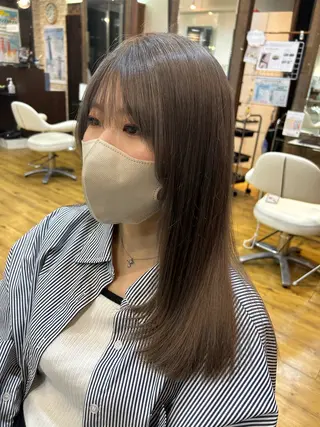 ロング カラー 根岸 真奈美のヘアスタイル