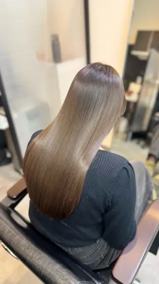 ロング ブリーチ縮毛矯正/ 複雑履歴🉑/タイチのヘアスタイル
