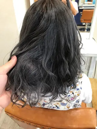 セミロング カラー 岡本 智次のヘアスタイル