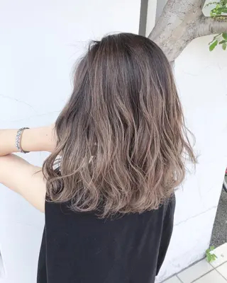 セミロング カラー 具志 正太のヘアスタイル