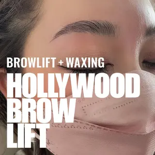 アイブロウ beautyroom Naturaのネイルデザイン
